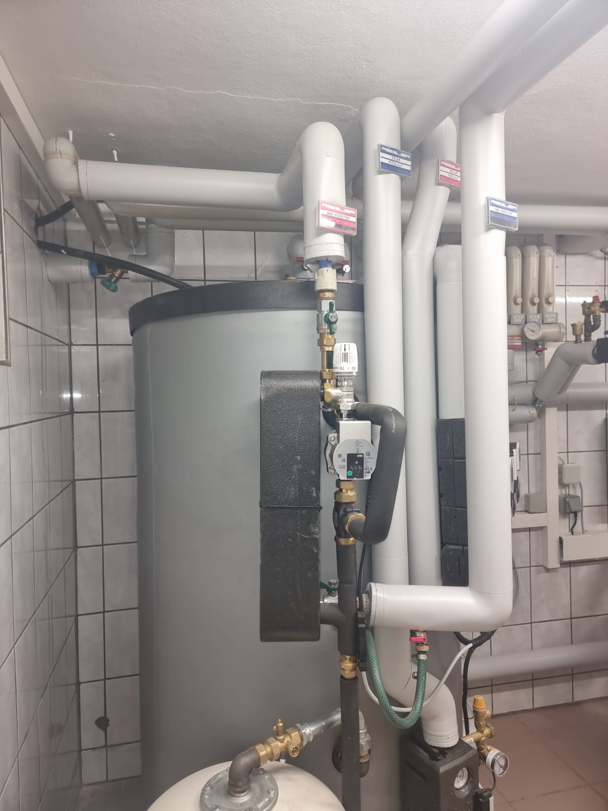 Rohr Isolierungen mit Meterregler